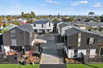 4/15 Silvester Street, Woolston