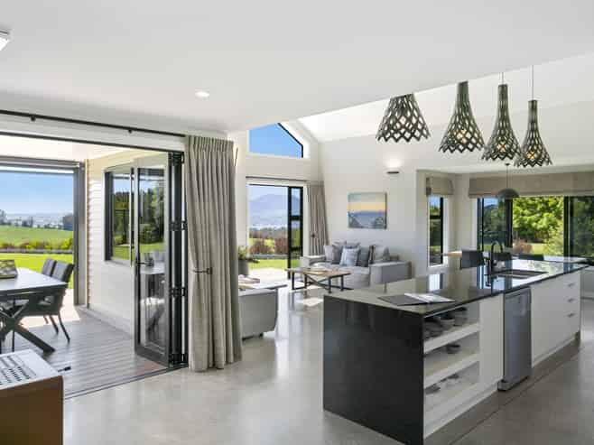 67 Lomond Grove, Acacia Bay