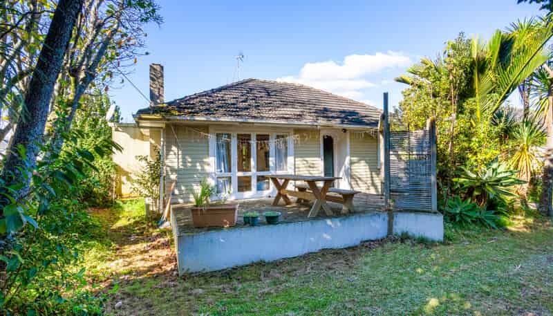 60 Neil Avenue, Te Atatu Peninsula