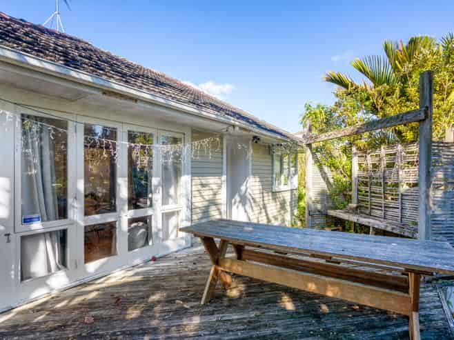 60 Neil Avenue, Te Atatu Peninsula