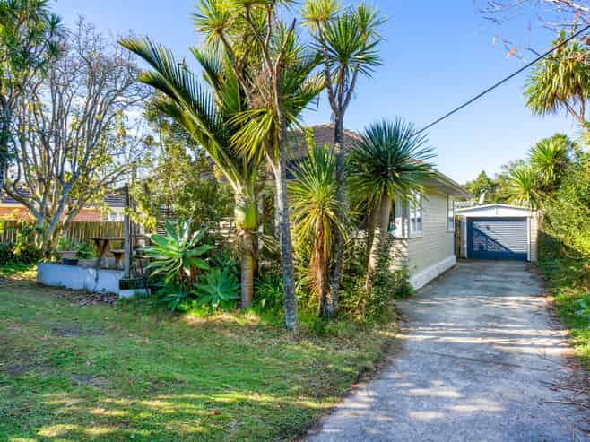 60 Neil Avenue, Te Atatu Peninsula