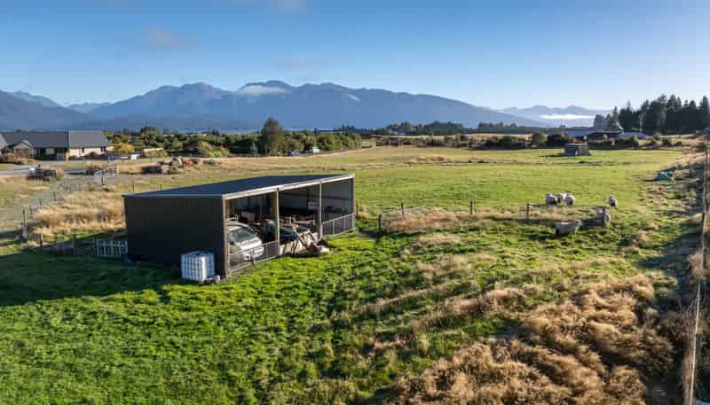 10 Black Lane, Te Anau