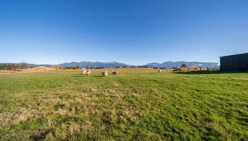 10 Black Lane, Te Anau