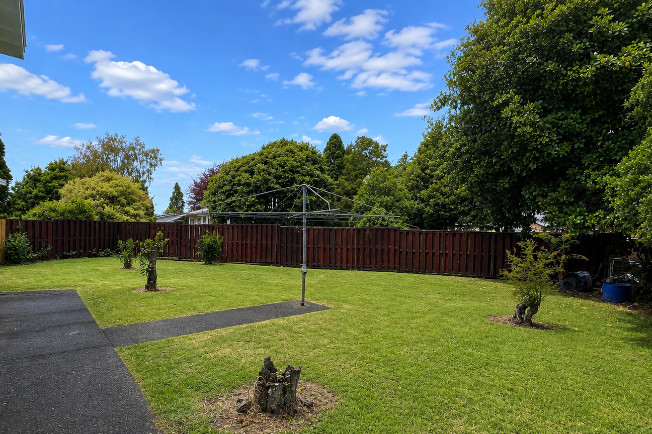 Spacious Living with Bonus Rumpus Room - Więcej