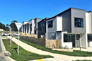 12 Karoro Road, Flat Bush