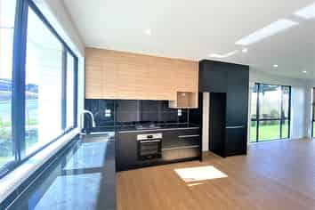 12 Karoro Road, Flat Bush