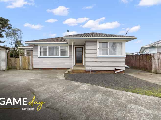 16 Lavinia Crescent, Mangere East