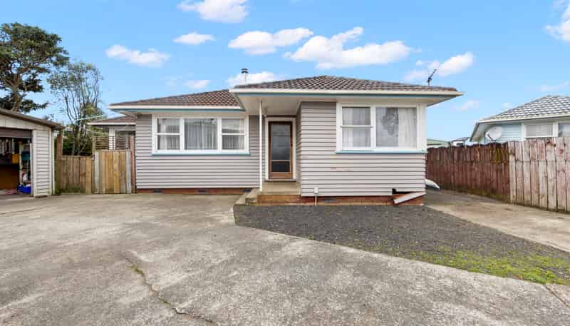 16 Lavinia Crescent, Mangere East