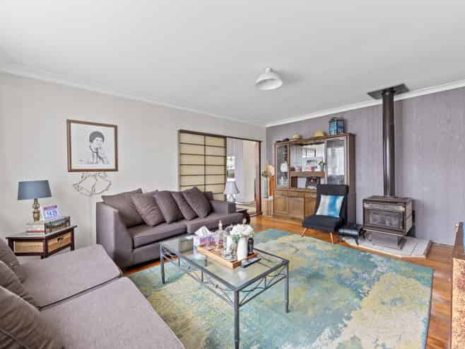 16 Lavinia Crescent, Mangere East