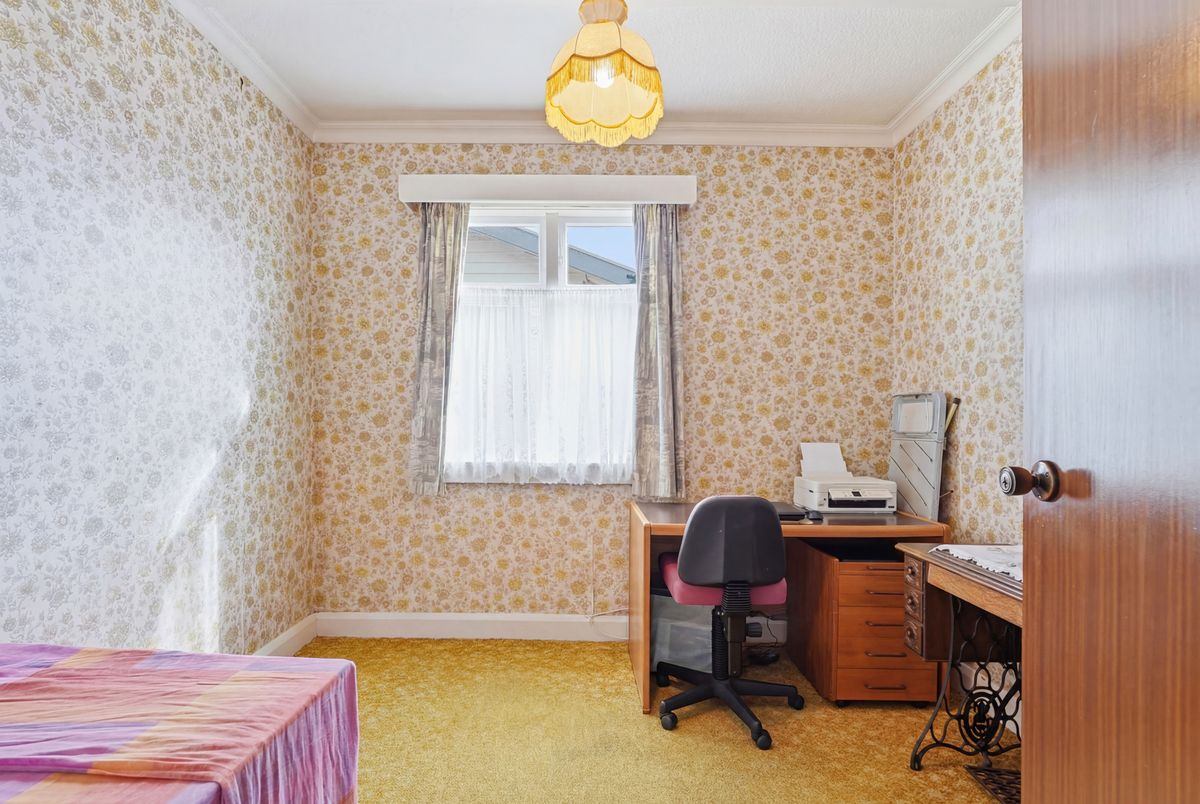 Solid Home in a Sought-After Location - Mehr