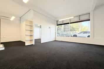 Marina Office Opportunity | 64 m2