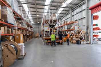 Newly built industrial investment – National tenant!