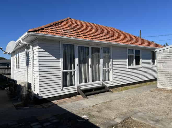 68 Montgomery Crescent, Melville