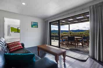 702 Backriver Road, Peria