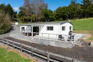 702 Backriver Road, Peria