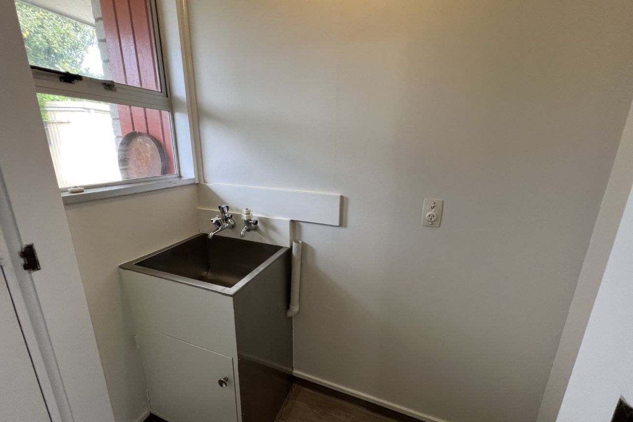 TWO BEDROOMS - CENTRAL - Mehr
