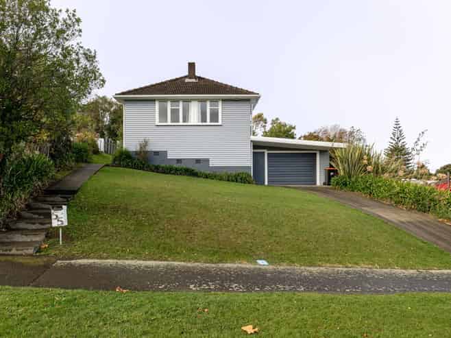 55 Upham Terrace, Roslyn