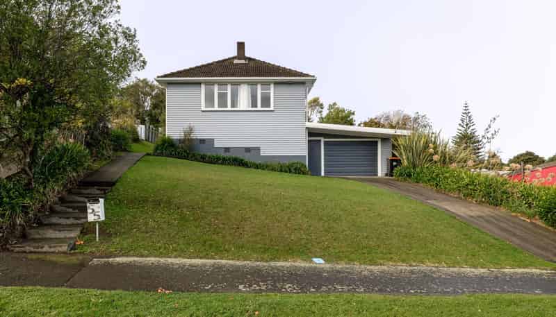 55 Upham Terrace, Roslyn