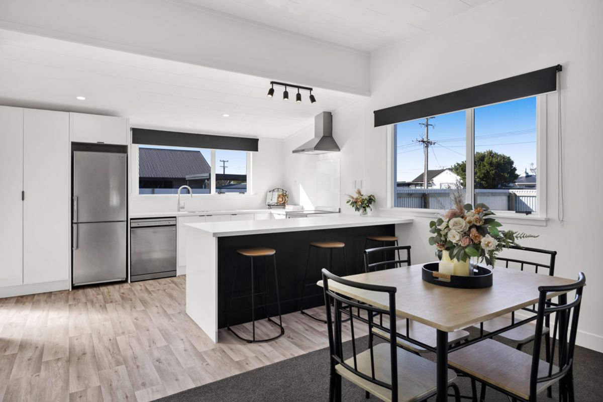 RENOVATED FROM TOP TO TOE – pohled 5
