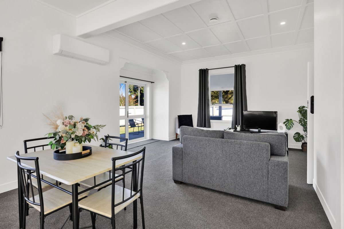 RENOVATED FROM TOP TO TOE – pohled 6