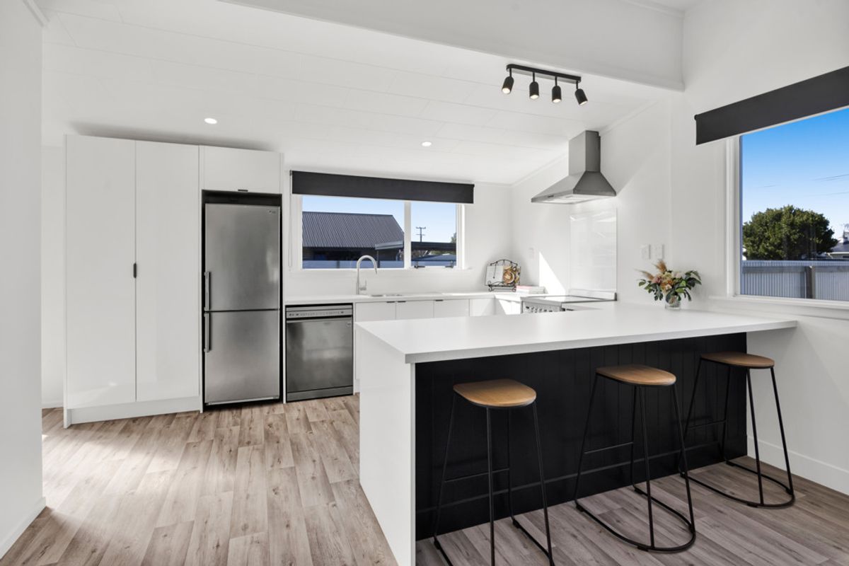 RENOVATED FROM TOP TO TOE – pohled 4