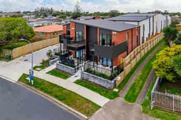 12 Humphreys Place, Mangere