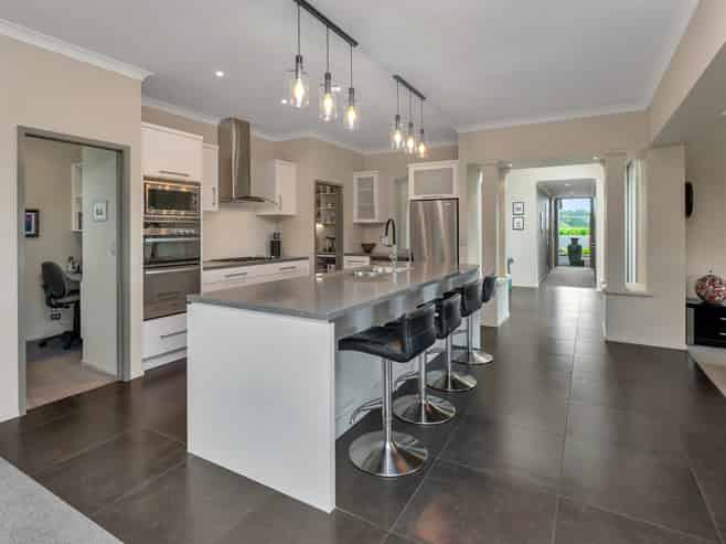4 Tullamore, Maunu