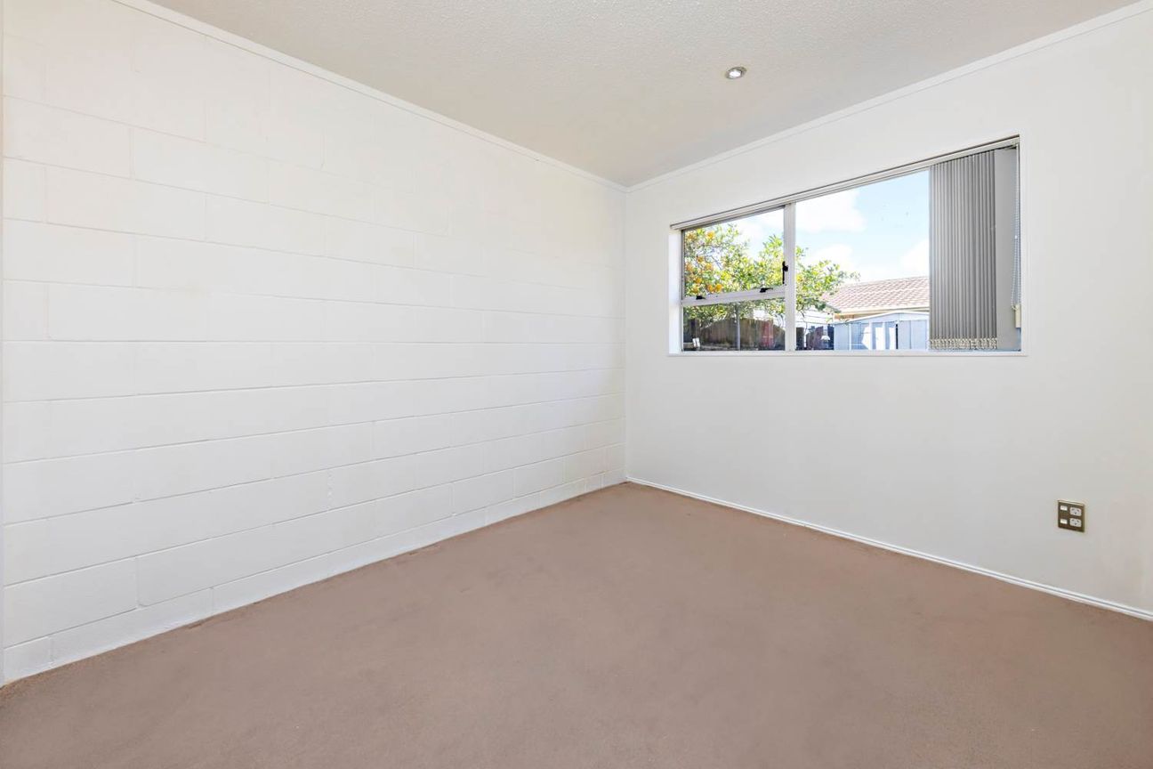 DIVORCE FORCES SALE - UNIT + CARPORT - Ansicht 4