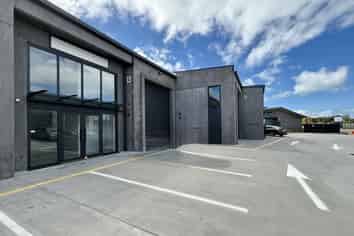Modern commercial unit in the heart of Papamoa