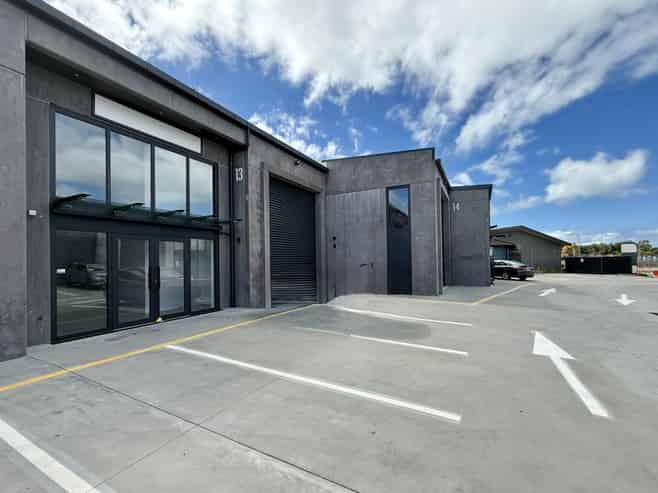 Modern commercial unit in the heart of Papamoa