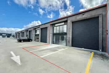 Modern commercial unit in the heart of Papamoa