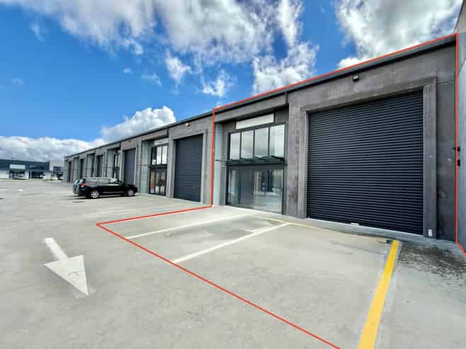 Modern commercial unit in the heart of Papamoa