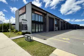 Modern commercial unit in the heart of Papamoa