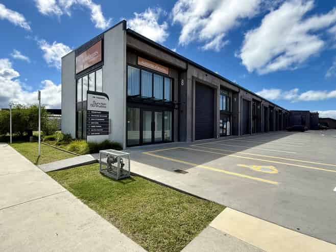 Modern commercial unit in the heart of Papamoa