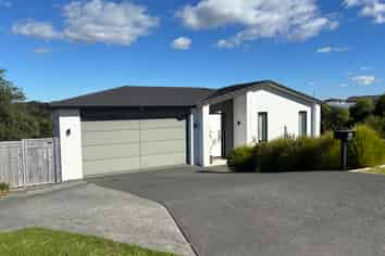 181 Ninth View Ave, Beachlands
