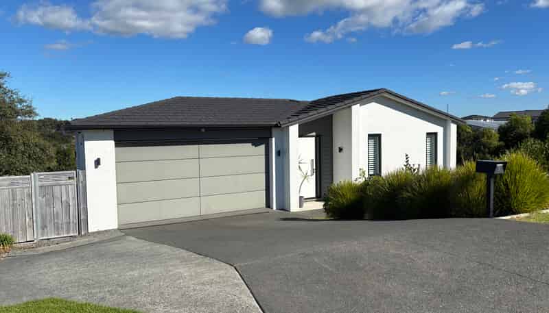 181 Ninth View Ave, Beachlands