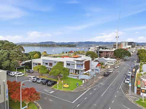 Boutique CBD office + rooftop patio & 7 carparks