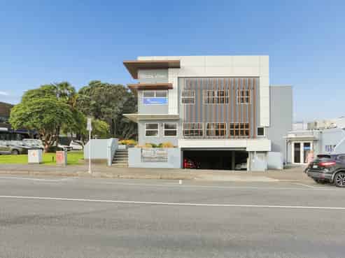 Boutique CBD office + rooftop patio & 7 carparks