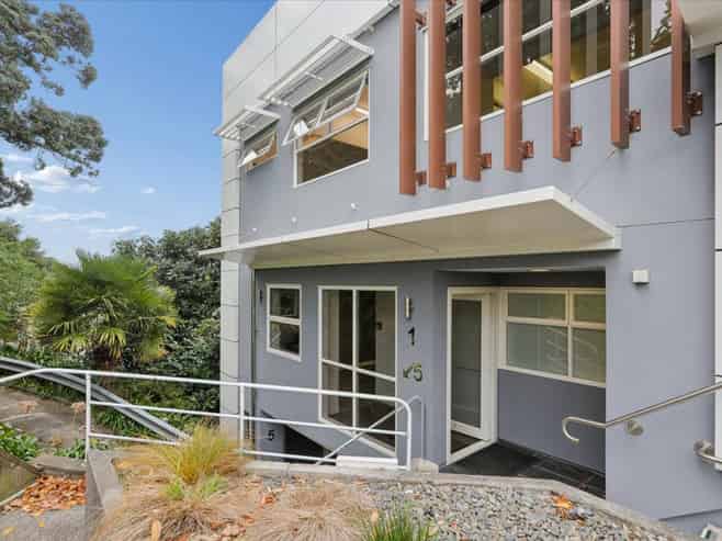 Boutique CBD office + rooftop patio & 7 carparks
