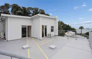 Boutique CBD office + rooftop patio & 7 carparks