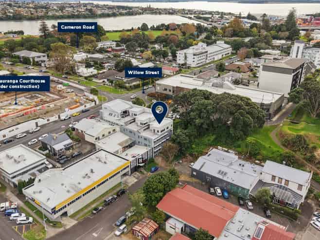 Boutique CBD office + rooftop patio & 7 carparks