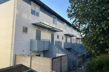 D9/20 Ian Marwick Place, Birkenhead