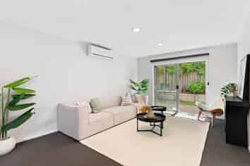 1/8 Alicia Road, Somerville