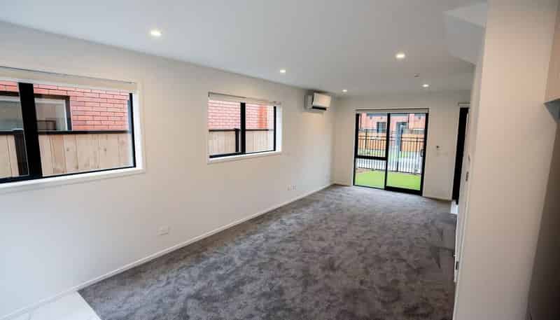 3/3 Johnston Grove, Taita