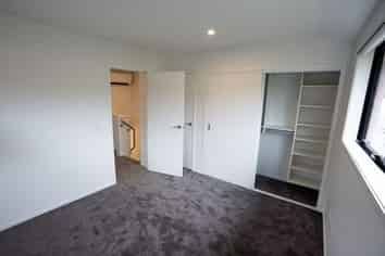 3/3 Johnston Grove, Taita