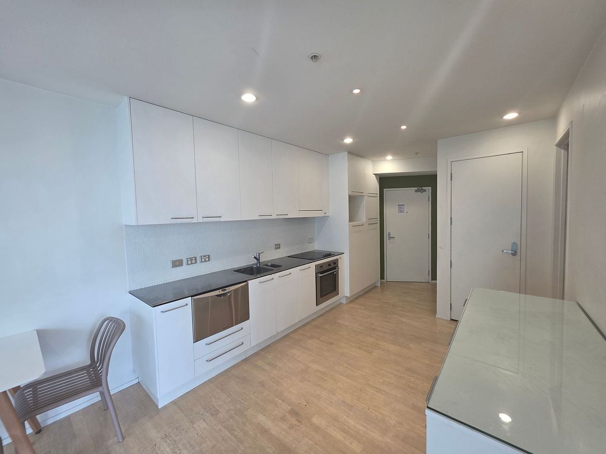 7th Floor Waterfront Gem | 1-Bed, 1-Bath +SecureCP - Widok 6