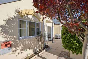 4/55 Parade Court, Addington