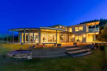102 Kuku East Road, Manakau