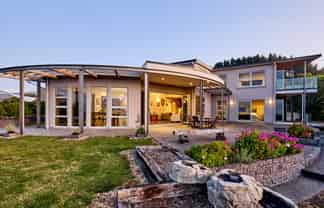 102 Kuku East Road, Manakau