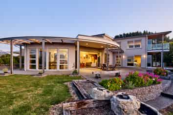 102 Kuku East Road, Manakau